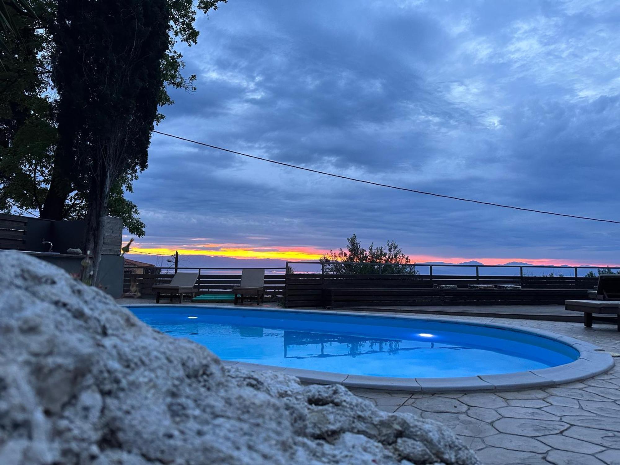 Seven Keys Luxury Suites Achilleion ภายนอก รูปภาพ